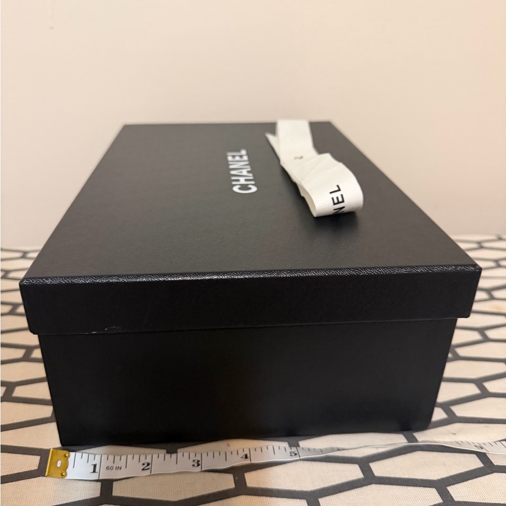 Chanel Black empty box with a ribbon, great condition, small - Picture 3 of 5